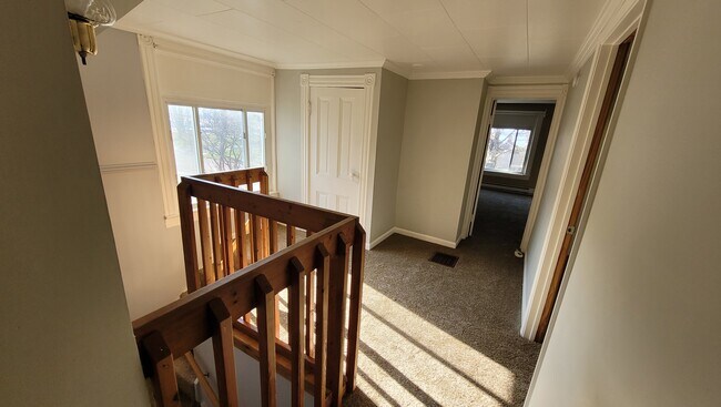 Building Photo - 351 Short St