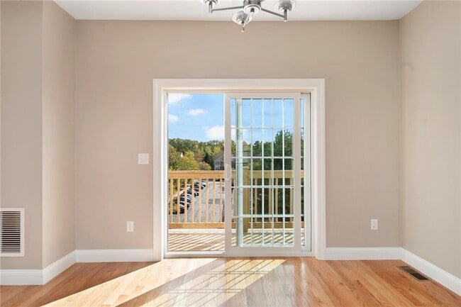 Building Photo - 1401 Hunting Hill Dr