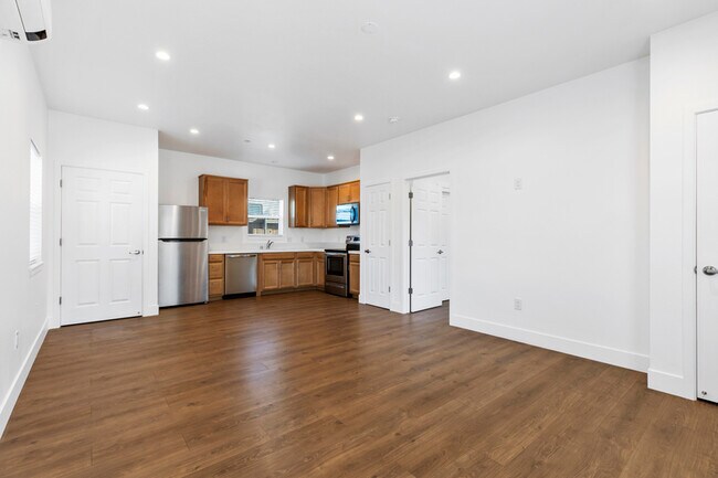 Building Photo - 2600 W Rumble Rd