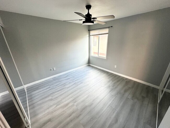 Building Photo - PET FRIENDLY! !Amazing 1 bedroom apartment in Santa Ana!