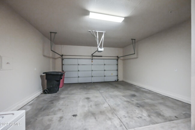 Building Photo - 6572 Shooting Star Way