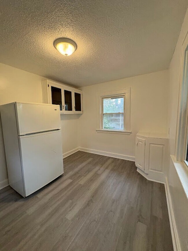 Building Photo - Work Duplex 360 Holdings