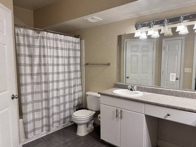 Building Photo - Corner Unit 2 bedroom 2 bathroom at The Grande Downtown