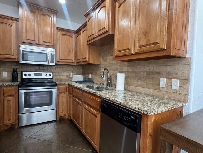 Building Photo - 2501 SW A Ave