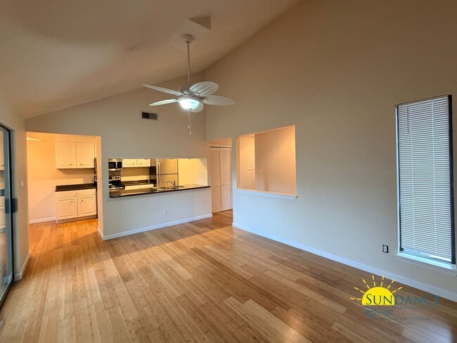 Building Photo - Charming 2 Bedroom Unit in Fort Walton Beach!