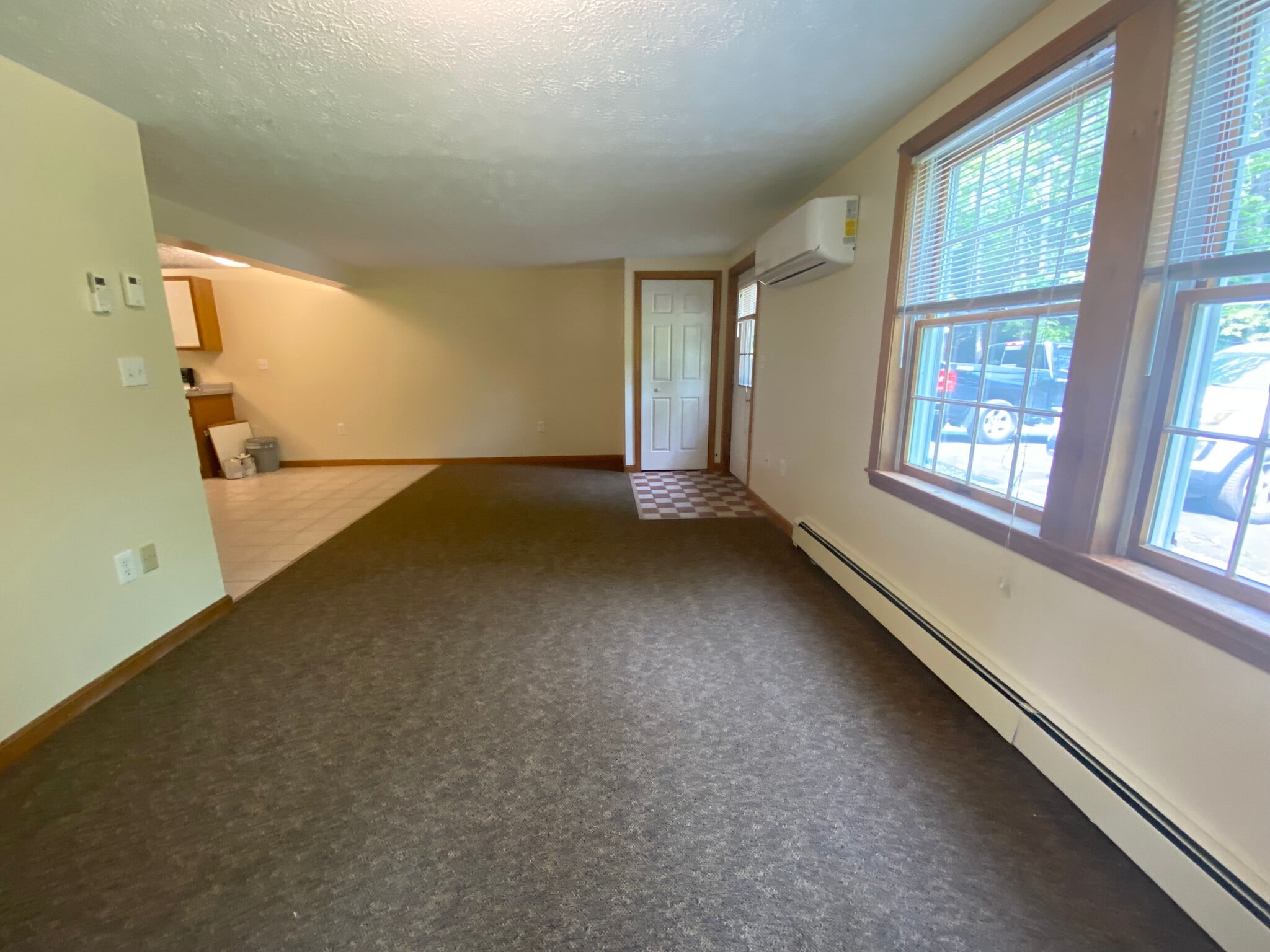 Building Photo - 10 Dumas Dr
