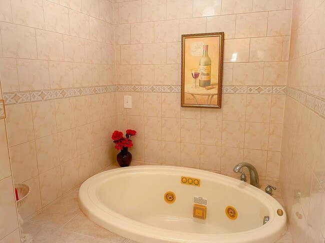 Building Photo - 4067 White Pine Dr