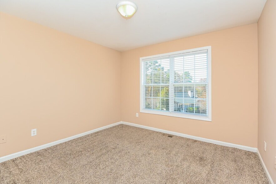 Building Photo - 214 Oakleigh Ln