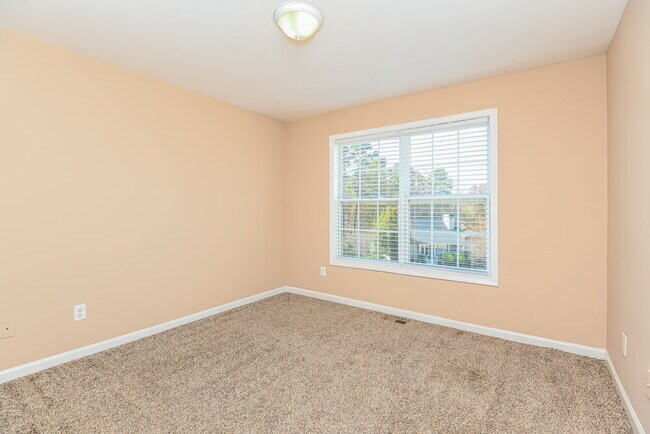 Building Photo - 214 Oakleigh Ln