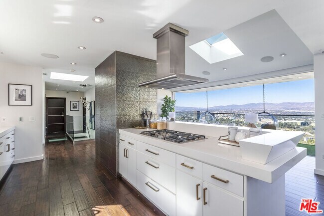 Building Photo - 7177 Pacific View Dr