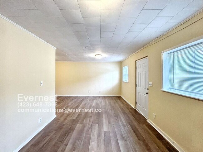 Building Photo - 9823 Dallas Hollow Rd