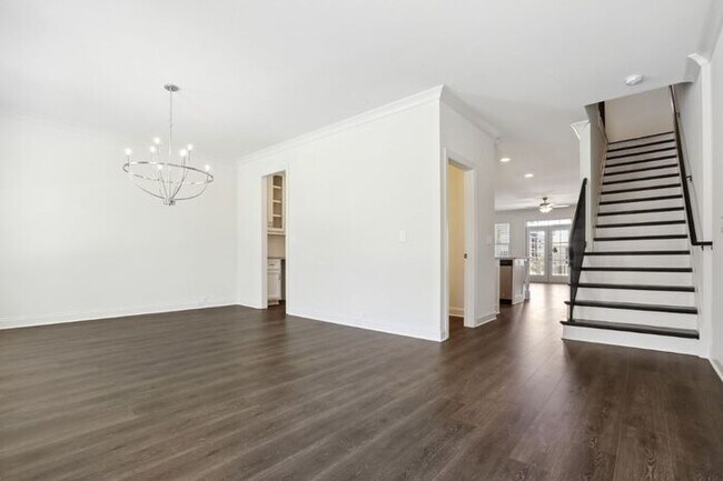 Building Photo - READY!!! 3 bedroom Townhome at South Lawn - Lawrenceville