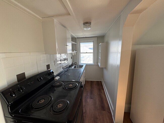 Building Photo - 21 Davis Rd