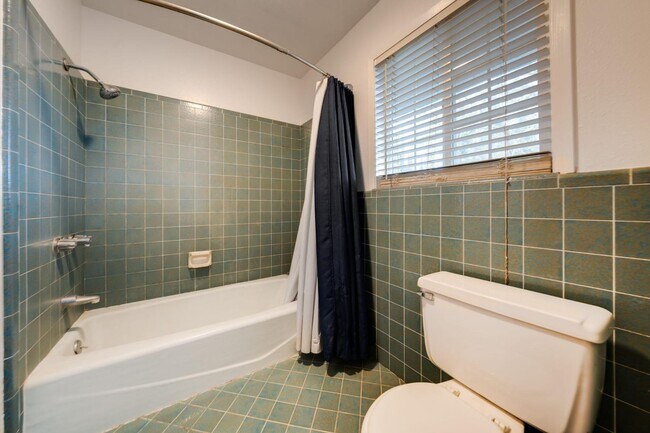 Building Photo - 12707 Leo Ln