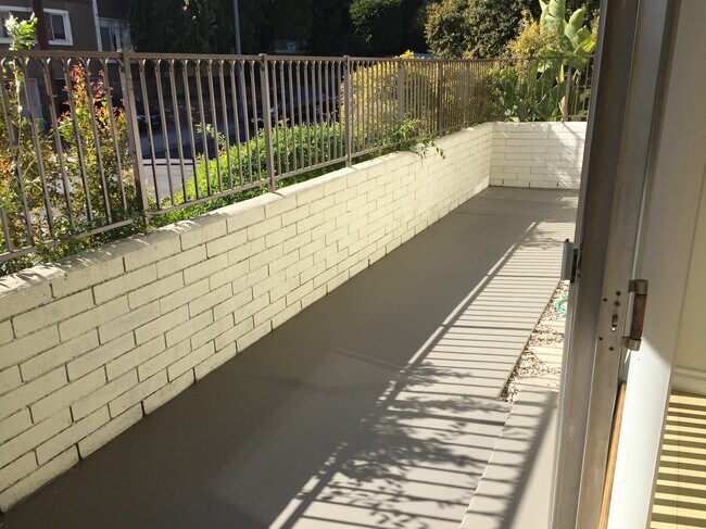 Building Photo - 3400 Club Dr