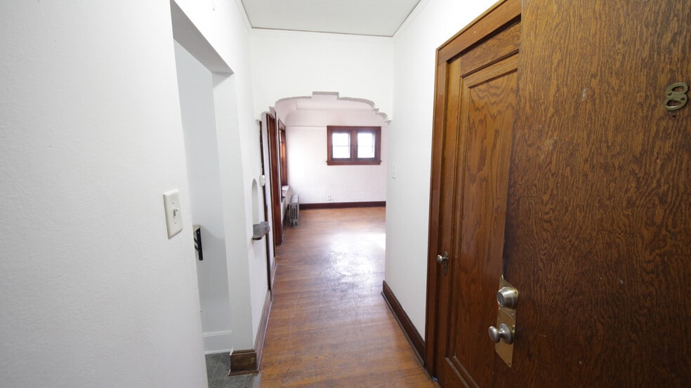 Building Photo - 5823 W Appleton Ave