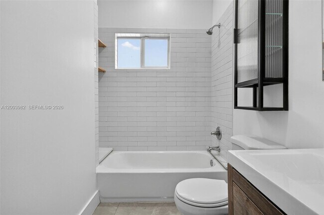 Building Photo - 655 NW 24th Ave