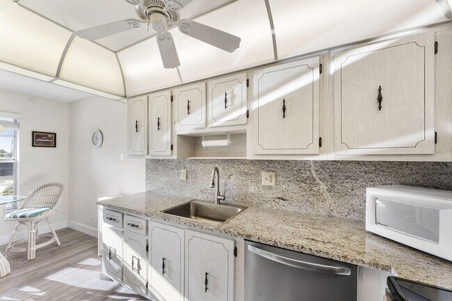 Building Photo - 1050 Citrus Way