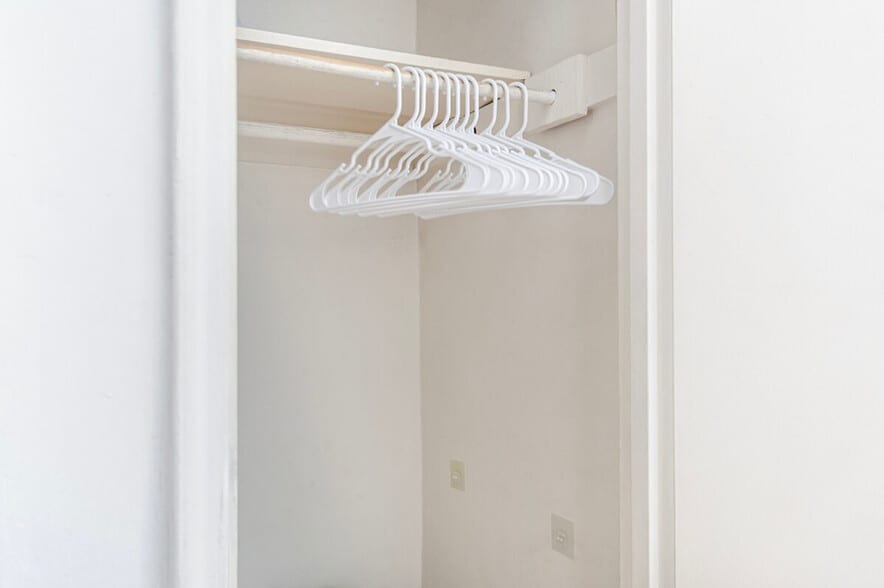 Building Photo - 318 E 80th St