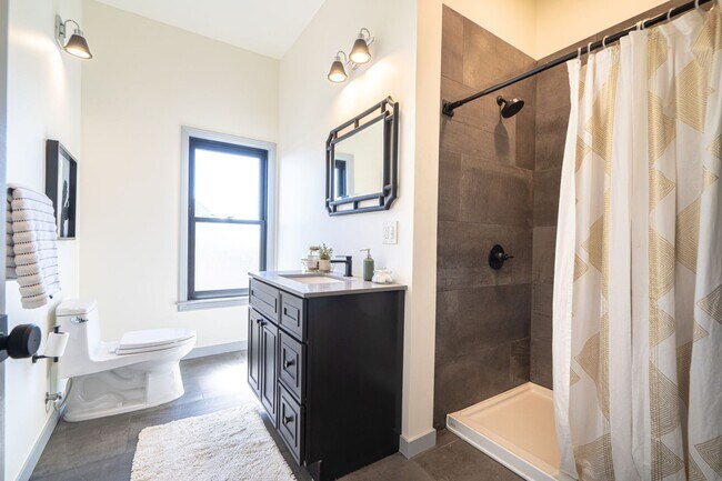 Building Photo - Please call Shami at (415) 225-2543 to sch...