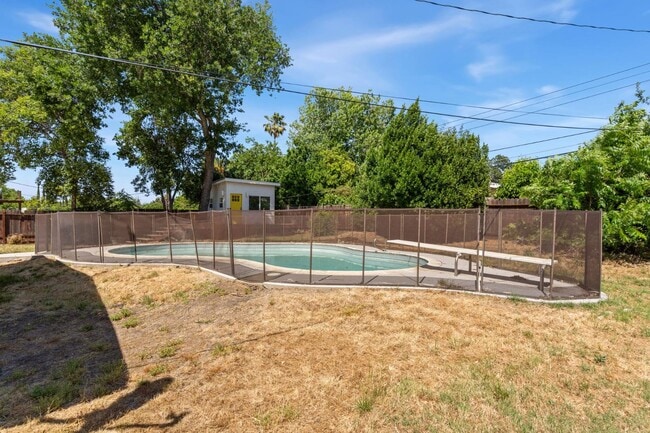 Building Photo - 2524 Landwood Way