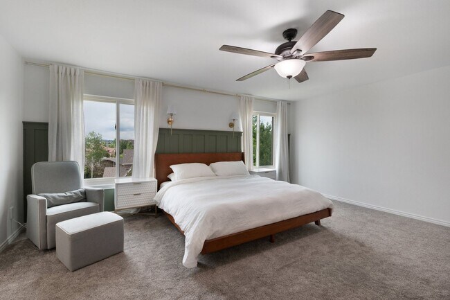 Building Photo - Elegant Mountain-View Retreat in Stone Cro...