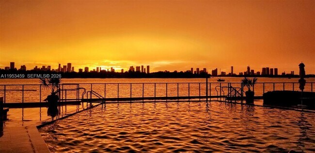 Building Photo - 800 West Ave