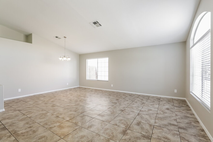 Building Photo - 1025 Blue Lantern Dr