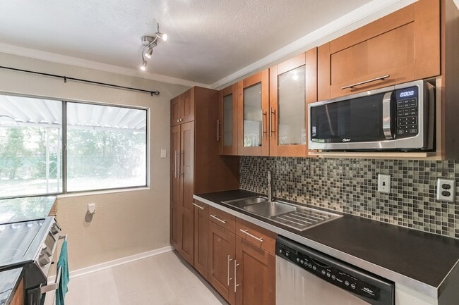 Building Photo - 3117 San Diego Dr
