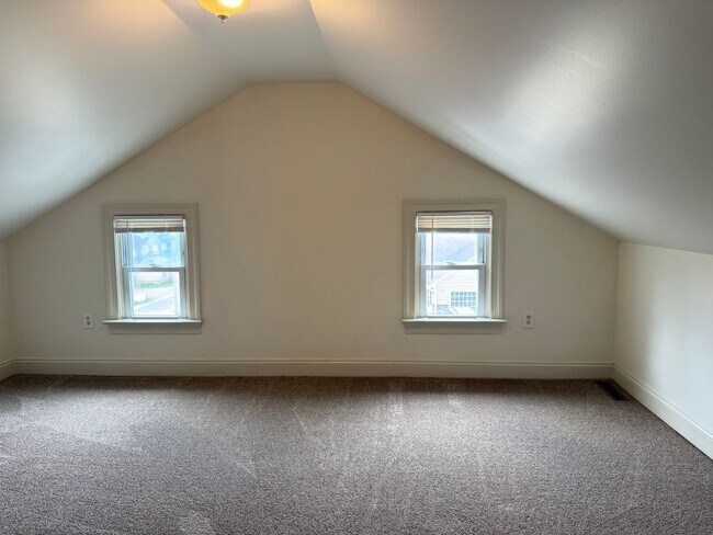 Building Photo - 3131 Lincoln Hwy E