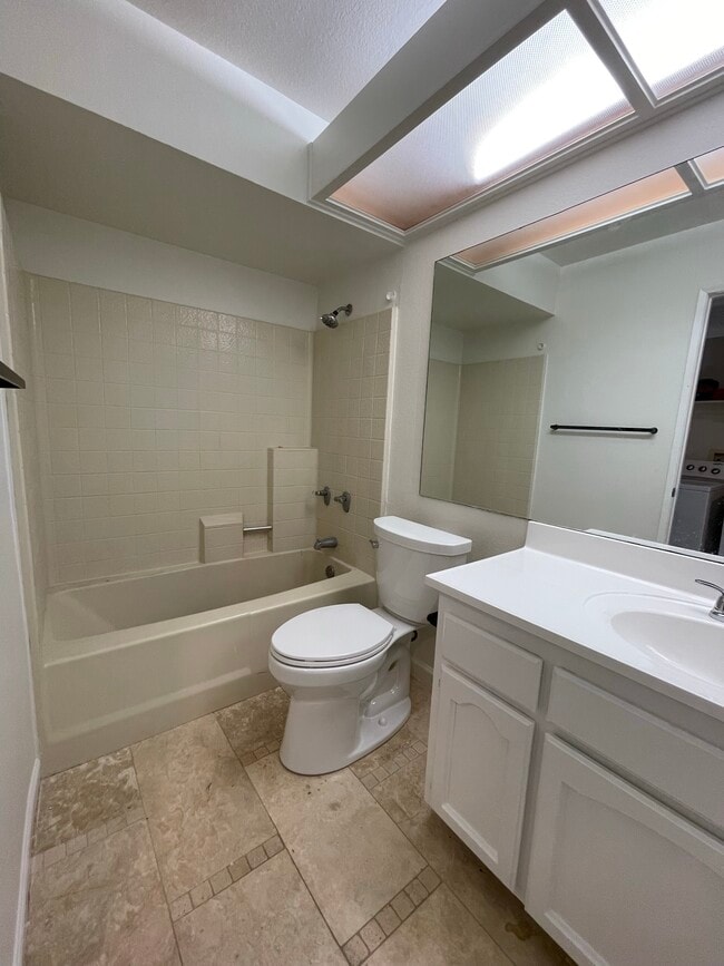 Building Photo - 6033 Estelle St