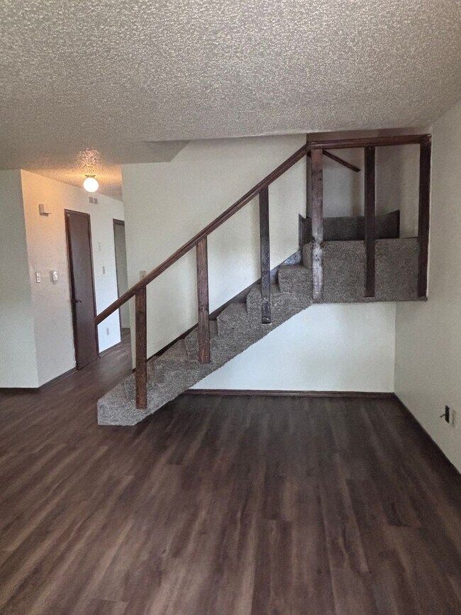 Building Photo - Spacious duplex in Noble, OK