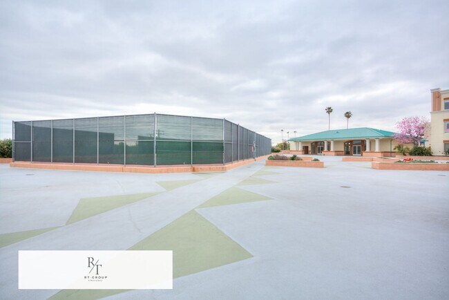 Building Photo - Luxurious Modern Condo in Alhambra