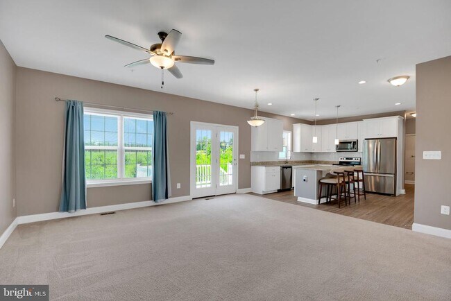 Building Photo - 14 Candleberry Dr