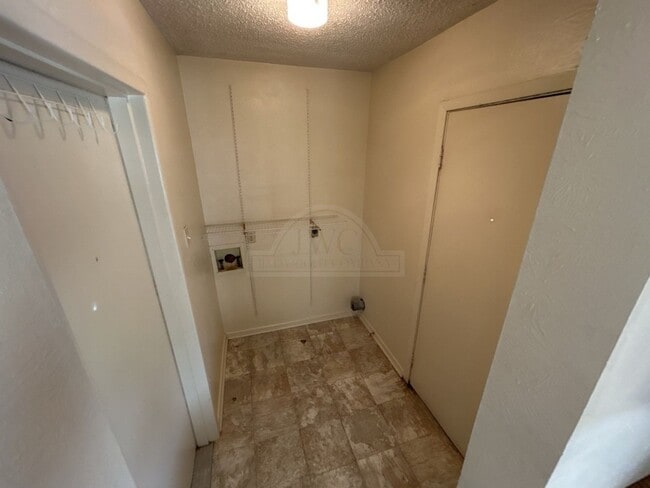 Building Photo - 6702 Wagon Wheel Dr