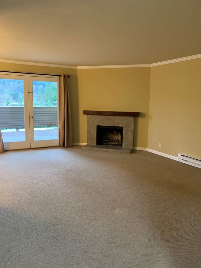 Primary Photo - Spacious 1 Bedroom Near Kirkland Waterfront!