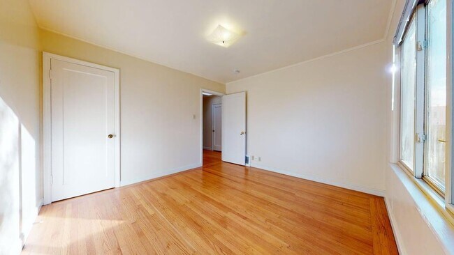 Building Photo - 2059 20th Ave