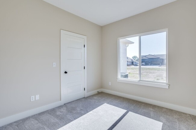Building Photo - Trails End- Single Family