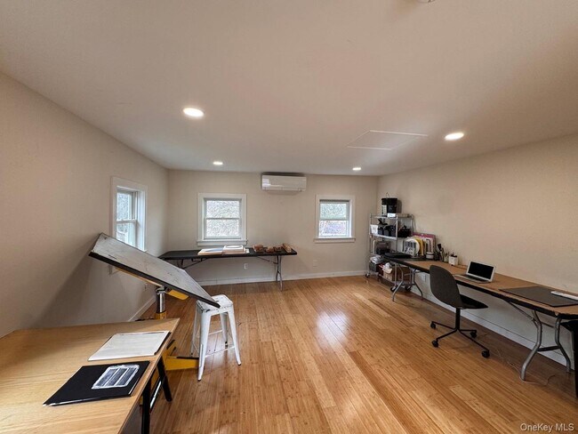 Building Photo - 69 Russell Ave