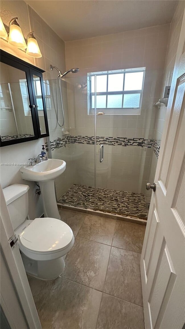 Building Photo - 8370 SW 27th Ln