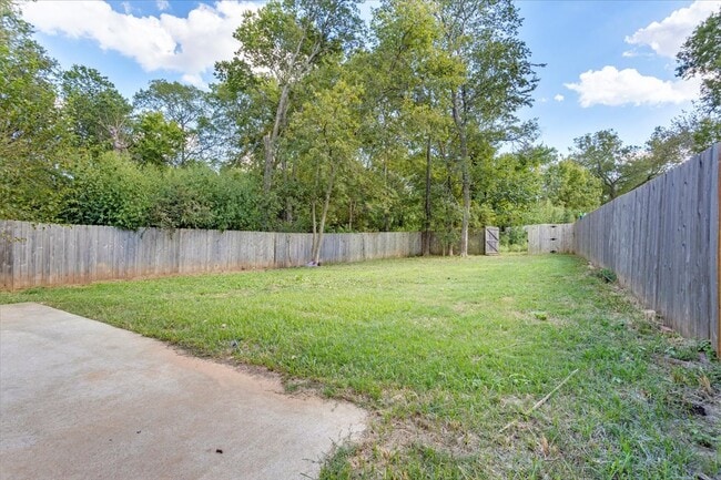 Building Photo - 230 E Johnson St