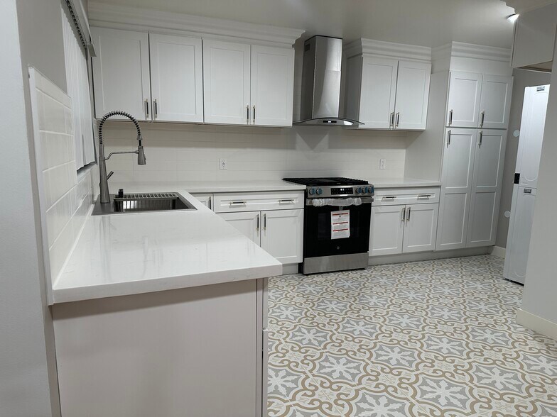Building Photo - 11161 Sunshine Ter