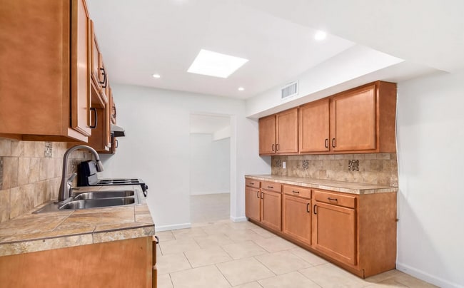 Building Photo - 4319 S 15th Ave