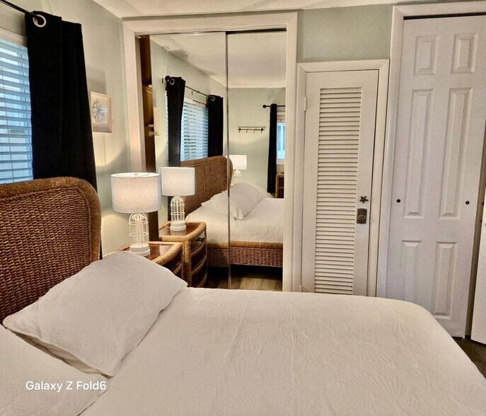 Building Photo - 3225 NE 16th St