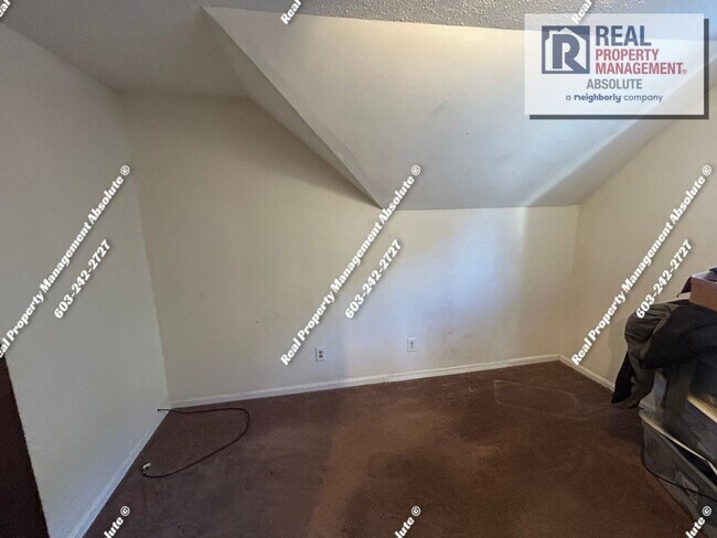 Building Photo - 3 Bedroom Single Family Home Downtown Nashua - Get $500 off first month's rent