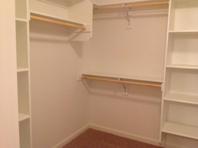 Building Photo - 425 N Vernonia Rd