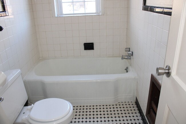 Building Photo - Close to Tinker