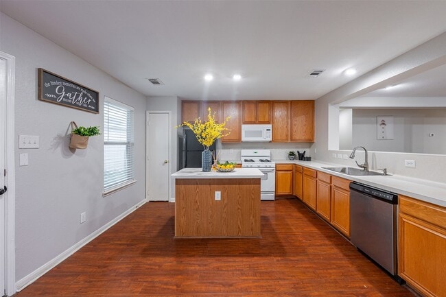 Building Photo - 15823 Kings Cypress Ln