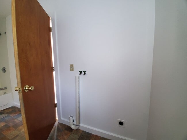 Building Photo - Adorable 3 bed 1 bath home For Rent in Bridgeton - $1575