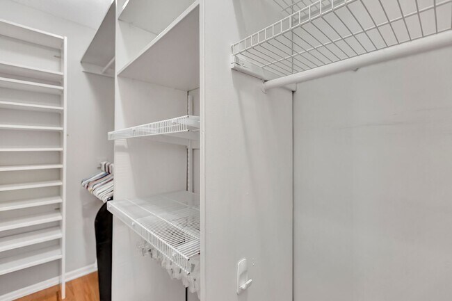 Building Photo - Charming Charleston National Home